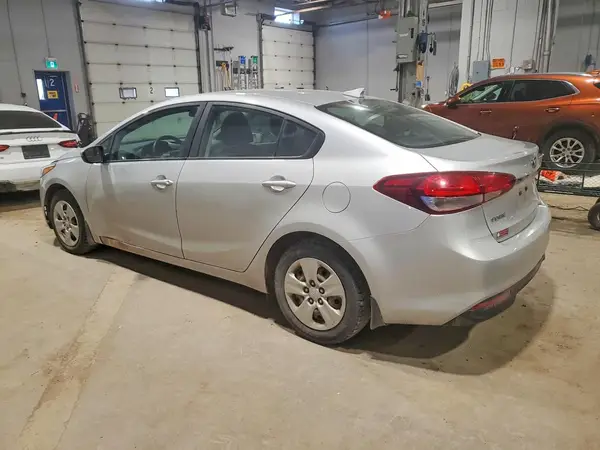 3KPFL4A78HE147996 2017 KIA FORTE - Image 2