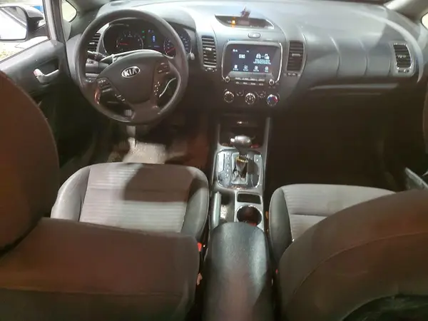 3KPFL4A78HE147996 2017 KIA FORTE - Image 8