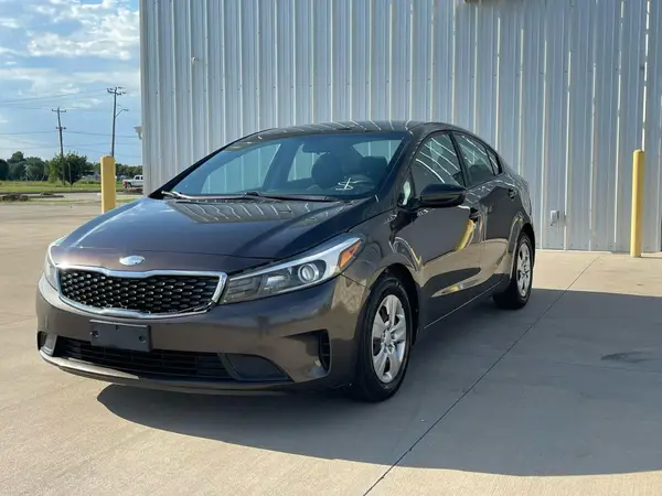 3KPFL4A78HE149439 2017 KIA FORTE - Image 2