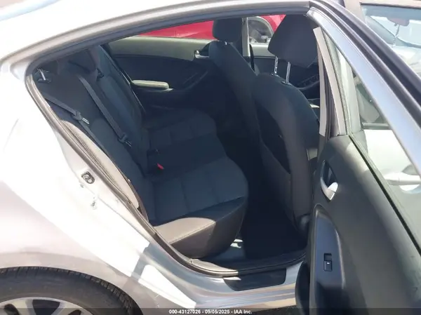 3KPFL4A78HE149831 2017 KIA FORTE - Image 8