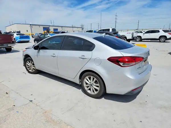 3KPFL4A78HE151577 2017 KIA FORTE - Image 2