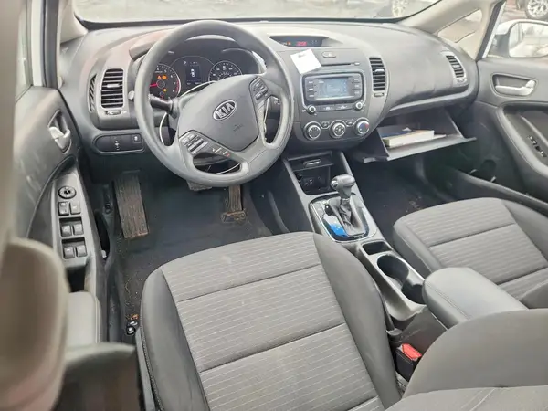 3KPFL4A78HE156715 2017 KIA FORTE - Image 8