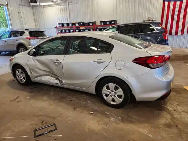 3KPFL4A78HE157153 2017 KIA FORTE - Image 2