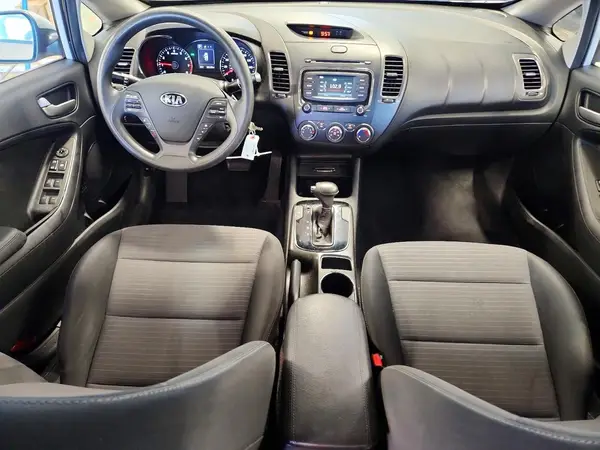 3KPFL4A78HE157153 2017 KIA FORTE - Image 8