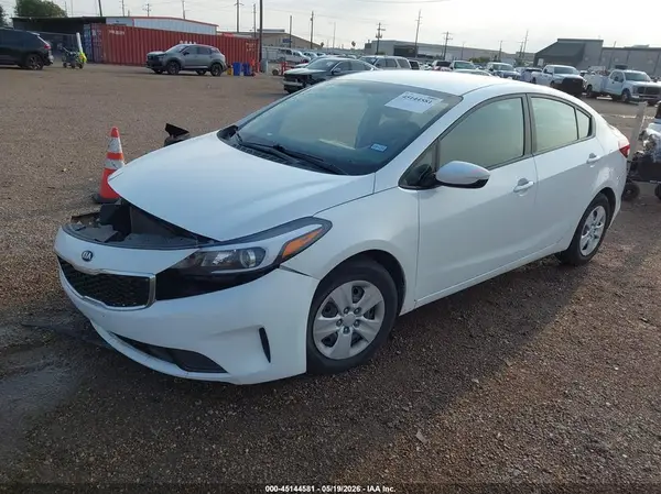 3KPFL4A78HE160277 2017 KIA FORTE - Image 2