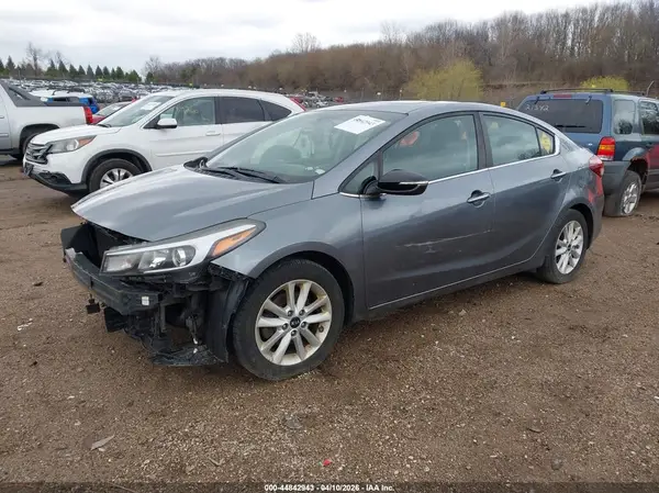 3KPFL4A78HE160537 2017 KIA FORTE - Image 2