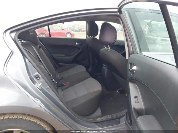 3KPFL4A78HE160537 2017 KIA FORTE - Image 8