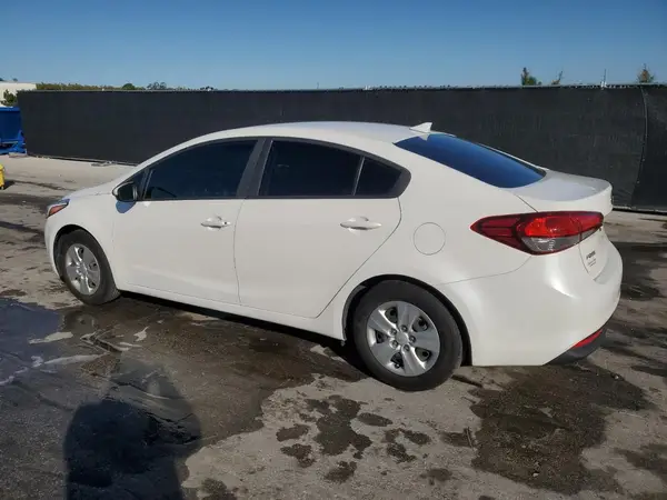 3KPFL4A78HE161686 2017 KIA FORTE - Image 2