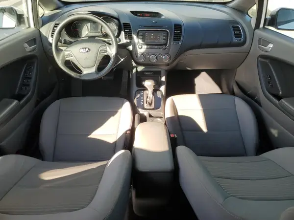 3KPFL4A78HE161686 2017 KIA FORTE - Image 8