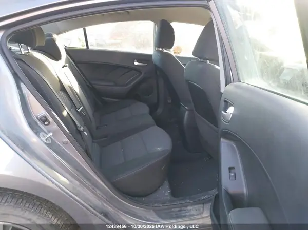 3KPFL4A78JE163766 2018 KIA FORTE - Image 8