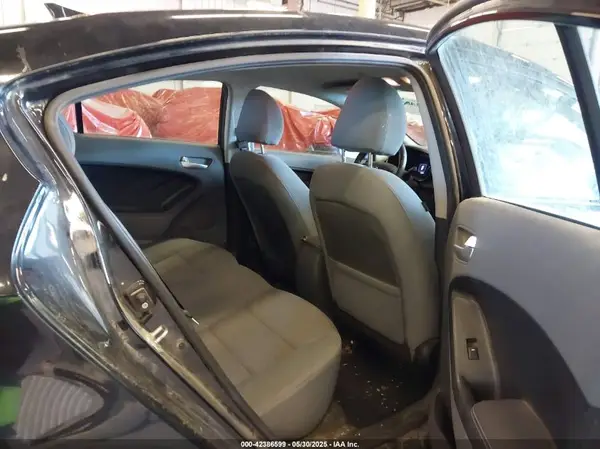 3KPFL4A78JE164013 2018 KIA FORTE - Image 8