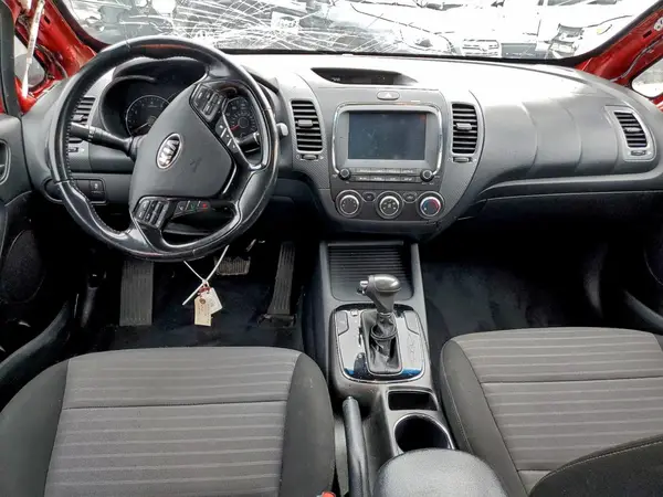 3KPFL4A78JE164044 2018 KIA FORTE - Image 8