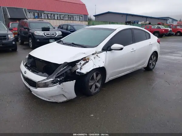 3KPFL4A78JE166506 2018 KIA FORTE - Image 2