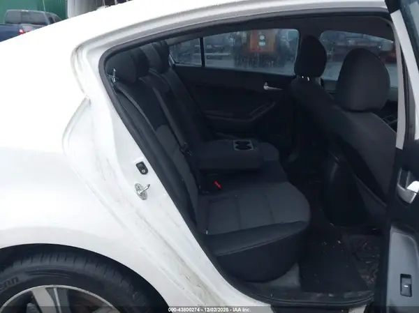 3KPFL4A78JE166506 2018 KIA FORTE - Image 8