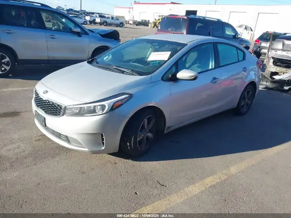 3KPFL4A78JE167011 2018 KIA FORTE - Image 2