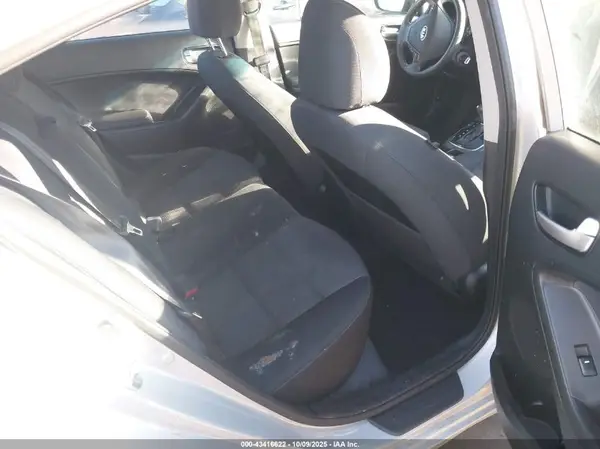 3KPFL4A78JE167011 2018 KIA FORTE - Image 8