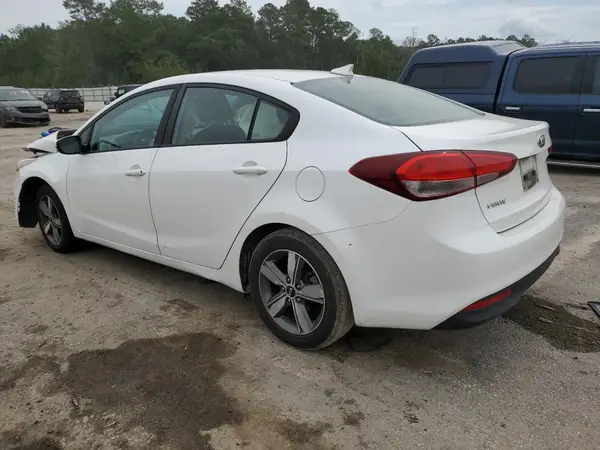 3KPFL4A78JE167039 2018 KIA FORTE - Image 2