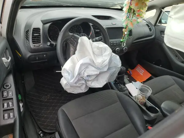 3KPFL4A78JE167039 2018 KIA FORTE - Image 8