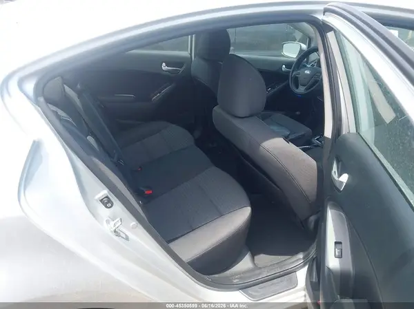 3KPFL4A78JE169888 2018 KIA FORTE - Image 8