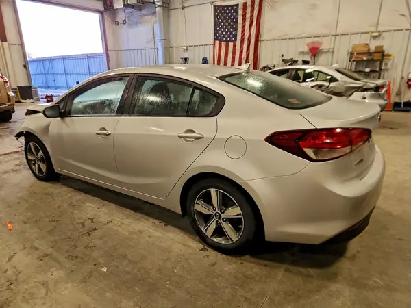 3KPFL4A78JE169938 2018 KIA FORTE - Image 2