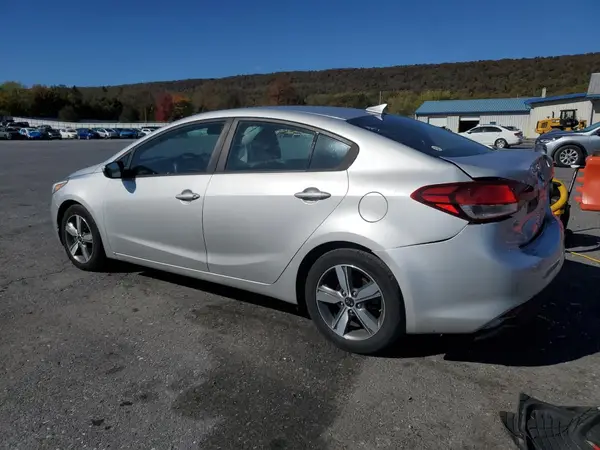3KPFL4A78JE170376 2018 KIA FORTE - Image 2