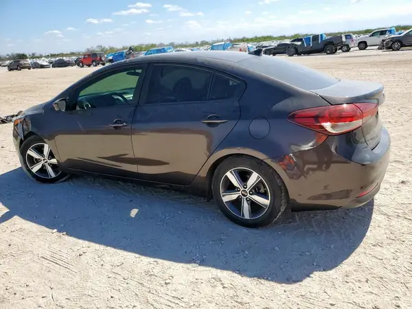 3KPFL4A78JE170734 2018 KIA FORTE - Image 2