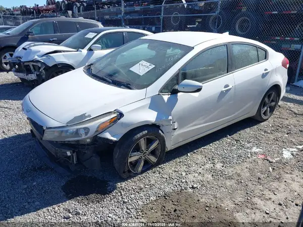 3KPFL4A78JE172113 2018 KIA FORTE - Image 2