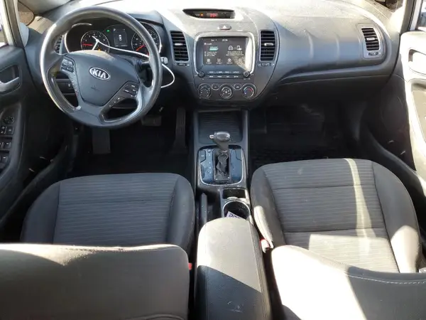 3KPFL4A78JE172211 2018 KIA FORTE - Image 8