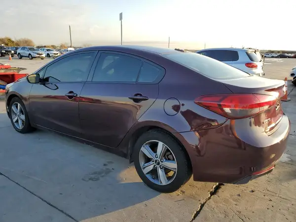 3KPFL4A78JE173925 2018 KIA FORTE - Image 2