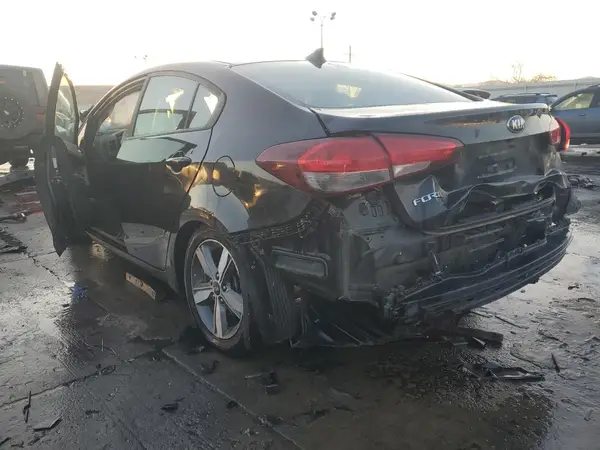 3KPFL4A78JE174055 2018 KIA FORTE - Image 2