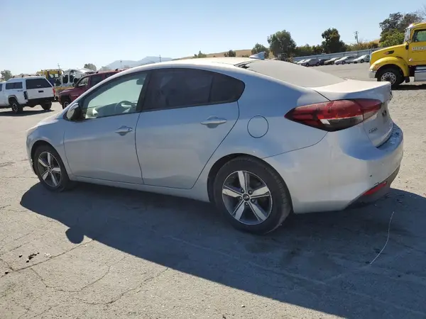3KPFL4A78JE174346 2018 KIA FORTE - Image 2