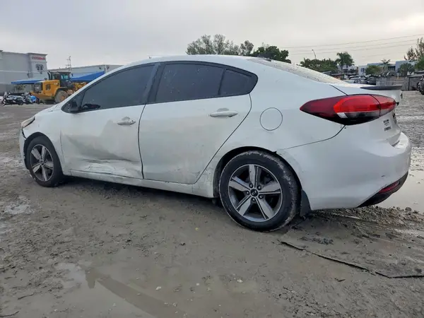 3KPFL4A78JE175366 2018 KIA FORTE - Image 2