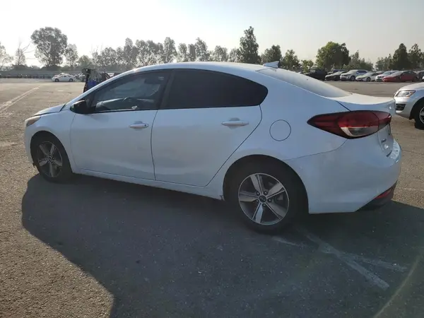 3KPFL4A78JE176968 2018 KIA FORTE - Image 2