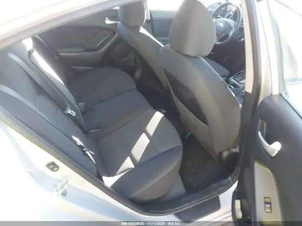 3KPFL4A78JE177439 2018 KIA FORTE - Image 8