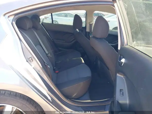 3KPFL4A78JE178333 2018 KIA FORTE - Image 8
