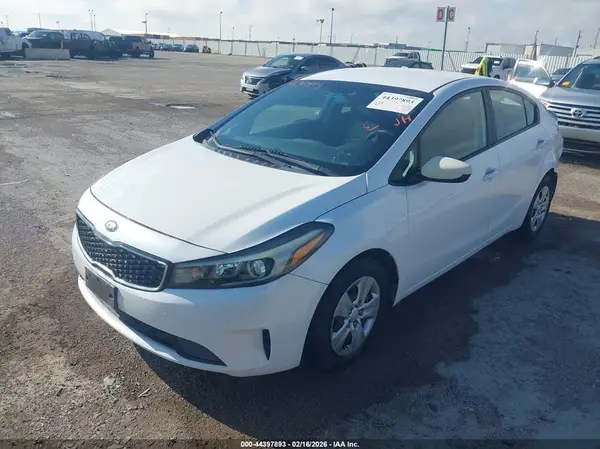 3KPFL4A78JE178414 2018 KIA FORTE - Image 2