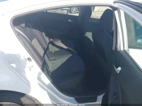 3KPFL4A78JE178414 2018 KIA FORTE - Image 8