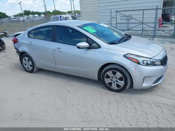 3KPFL4A78JE179627 2018 KIA FORTE - Image 1