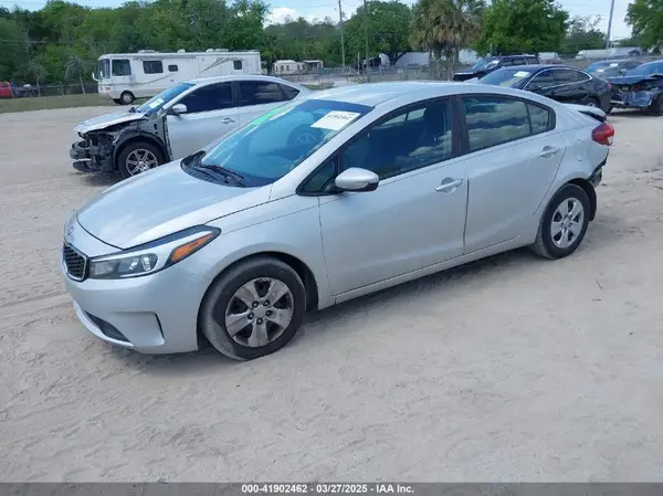 3KPFL4A78JE179627 2018 KIA FORTE - Image 2