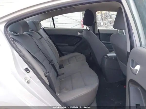3KPFL4A78JE179627 2018 KIA FORTE - Image 8