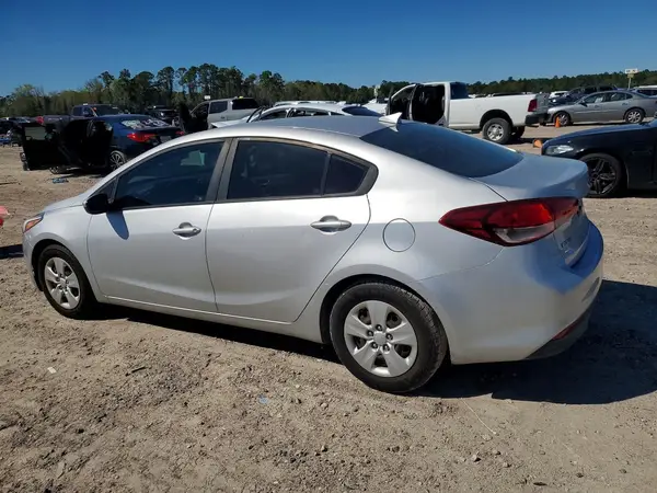 3KPFL4A78JE179840 2018 KIA FORTE - Image 2