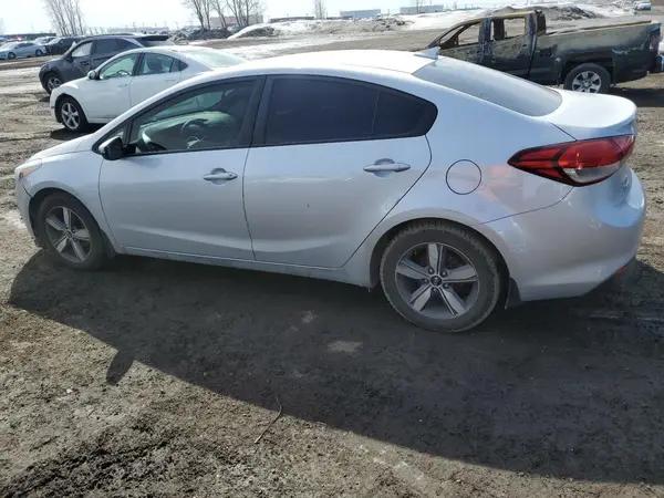 3KPFL4A78JE181457 2018 KIA FORTE - Image 2