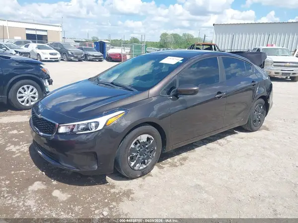 3KPFL4A78JE184892 2018 KIA FORTE - Image 2