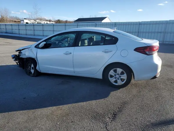 3KPFL4A78JE185248 2018 KIA FORTE - Image 2