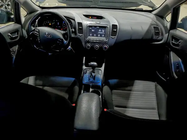 3KPFL4A78JE186769 2018 KIA FORTE - Image 8