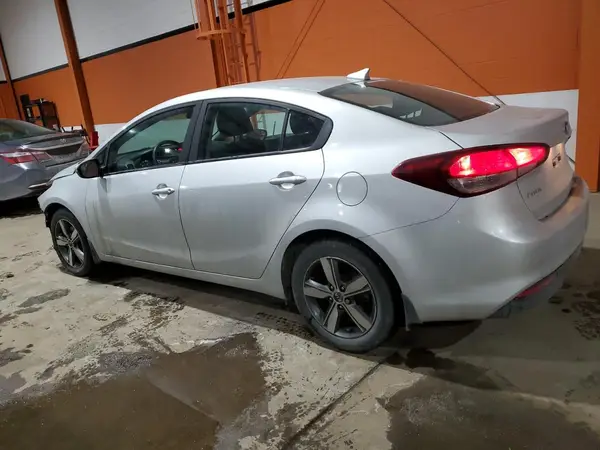 3KPFL4A78JE188246 2018 KIA FORTE - Image 2