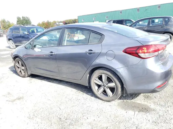 3KPFL4A78JE190398 2018 KIA FORTE - Image 2