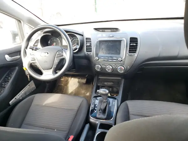3KPFL4A78JE190398 2018 KIA FORTE - Image 8