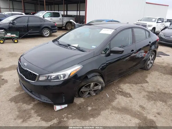 3KPFL4A78JE191597 2018 KIA FORTE - Image 2