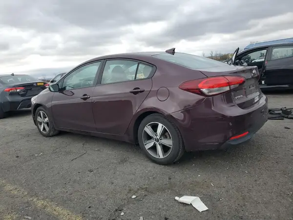 3KPFL4A78JE192393 2018 KIA FORTE - Image 2